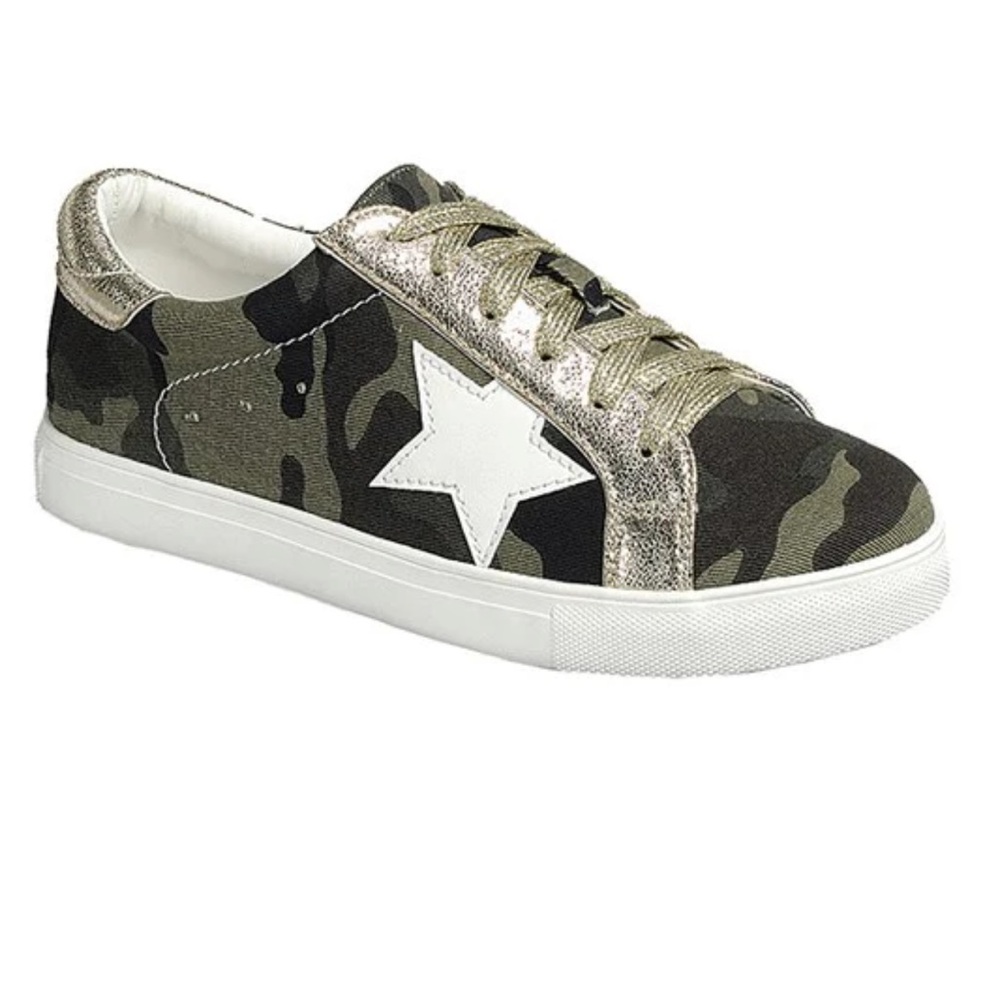 Kickin’ it camo sneakers, camo, gold, star vey gently used